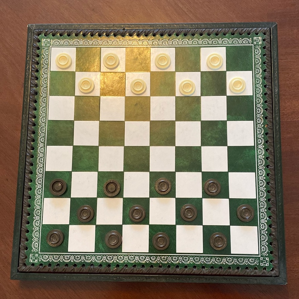 Chess Set-Self Contained. - Picture 4 of 16